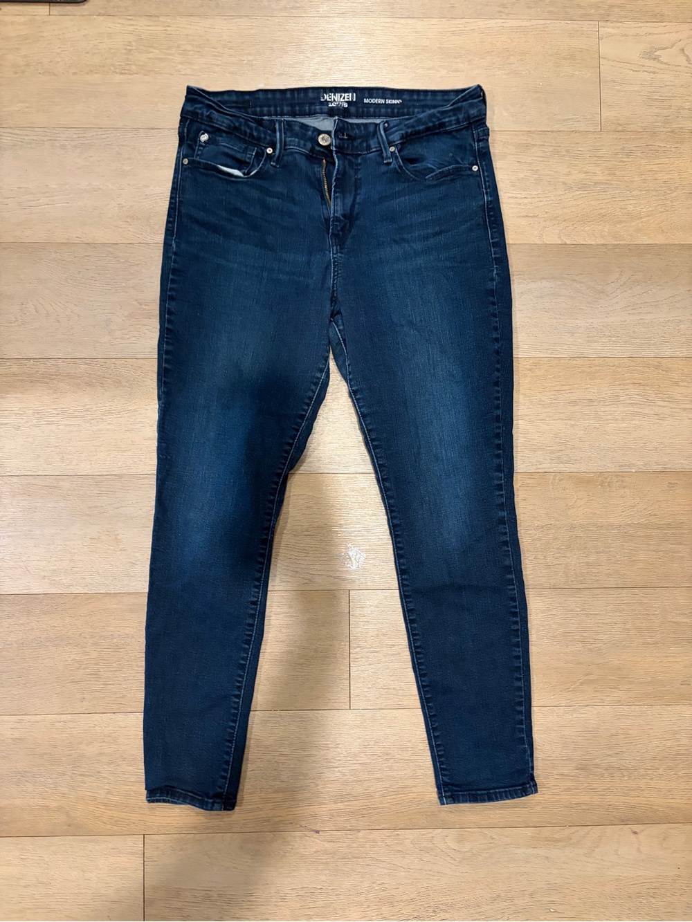 Levi's Dark Blue Skinny Women's Jeans - Modern Fit